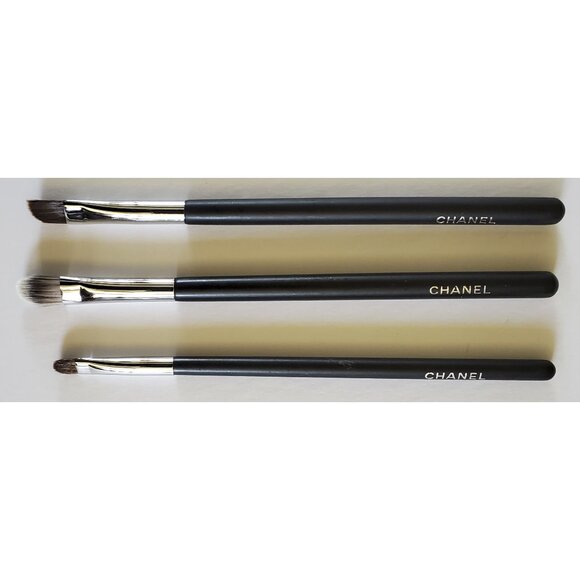 Set of 3 Chanel Makeup Brushes - velvet brush sleeves, drawstring bag - Picture 7 of 14